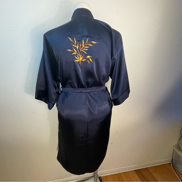 Designer embroidered silk robe made in Vietnam by Lan Huong Asian Belted pockets - Picture 2 of 9